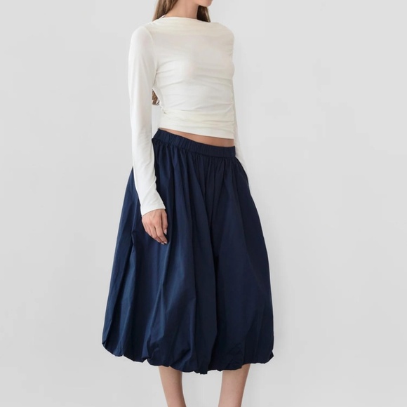 Bubble Midi Skirt in Navy Blue - Picture 3 of 6